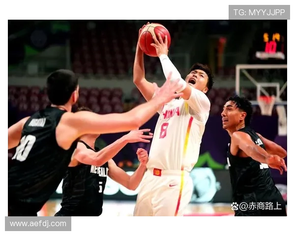 媒体人分析中国男篮三后卫战术背后的锋线困境与内线得分策略